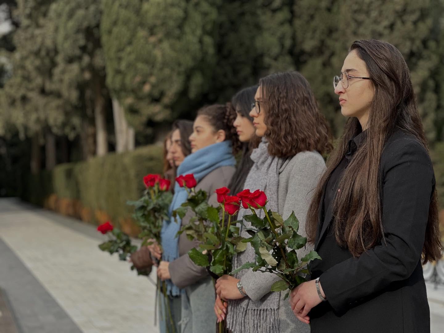 2 Fevral – Gənclər Günü münasibətilə Tələbə Gənclər Təşkilatı olaraq I Fəxri Xiyabanda Azərbaycan gənclər